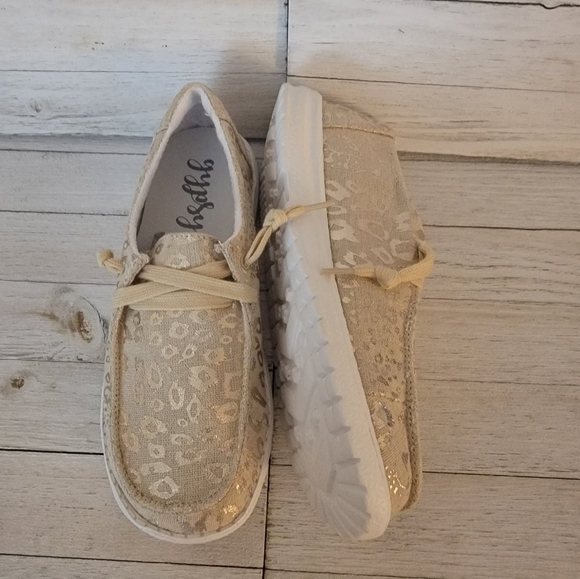 40% OFF SALE-GYPSY JAZZ- JAZZY CANVAS CHAMPAGNE SLIP ON SNEAKERS - Picture 4 of 6